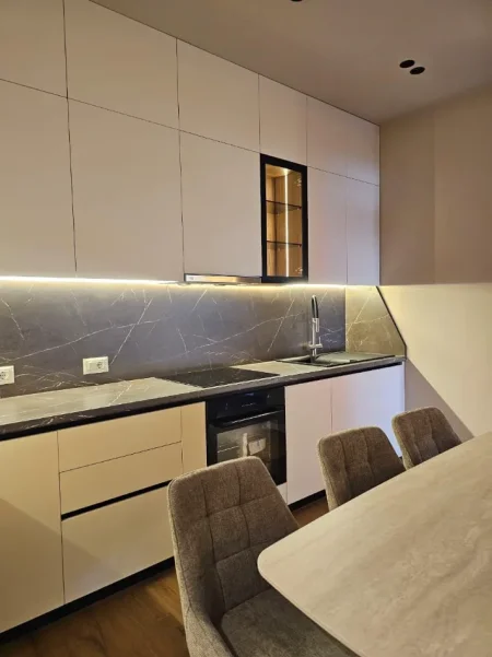 Tirane, jepet me qera apartament 2+1+Aneks+Ballkon Kati 3, 120 m² 1.400 € (KOMPLEKSI DELIJORGJI)
