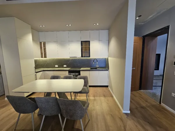 Tirane, jepet me qera apartament 2+1+Aneks+Ballkon Kati 3, 120 m² 1.400 € (KOMPLEKSI DELIJORGJI)