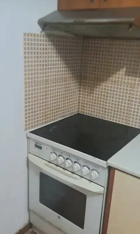 Tirane, jepet me qera apartament 1+1 Kati 1, 40 m² 300 € (Artisti)