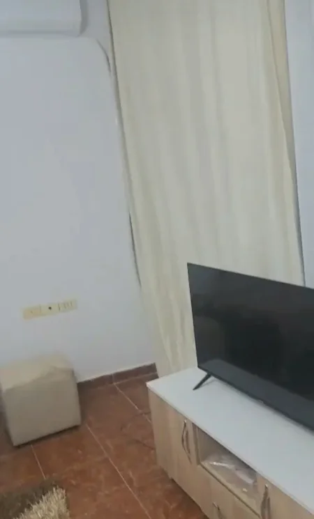 Tirane, jepet me qera apartament 1+1 Kati 1, 40 m² 300 € (Artisti)