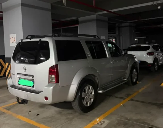 Tirane, shitet makine Nissan Pathfinder 2006 Nafte, gri metalizato automatik Kondicioner 306.000 km 3.000 €