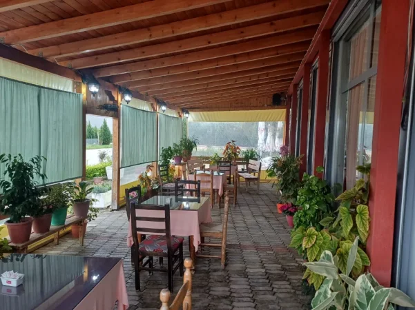Fier, shitet bar-restorant Ekualipset