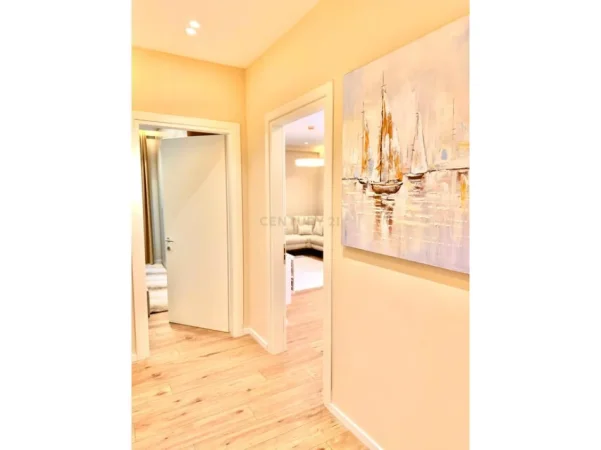 Tirane, jepet me qera apartament 2+1 Kati 5, 120 m² 1.100 € (shkolla e kuqe rruga bardhyl qemal stafa)
