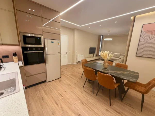 Tirane, jepet me qera apartament 2+1 Kati 5, 120 m² 1.100 € (shkolla e kuqe rruga bardhyl qemal stafa)