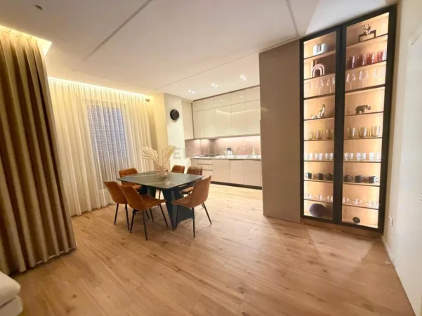 Tirane, jepet me qera apartament 2+1 Kati 5, 120 m² 1.100 € (shkolla e kuqe rruga bardhyl qemal stafa)