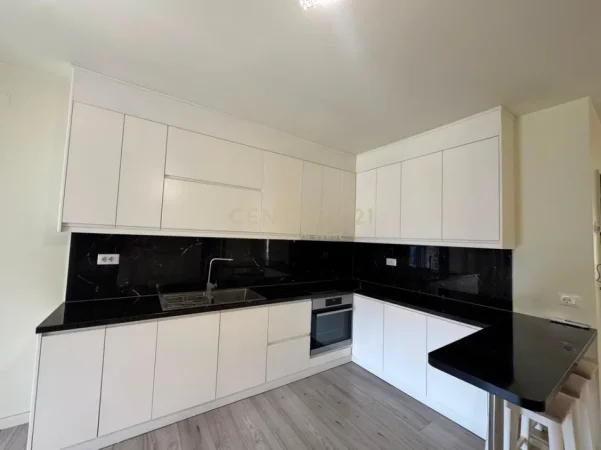 Tirane, jepet me qera apartament 2+1 Kati 7, 136 m² 750 € (laprake dritan hoxha)