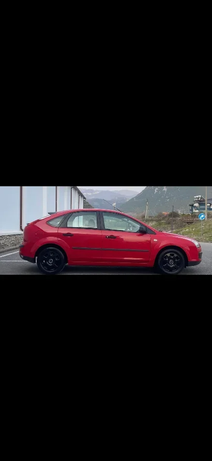 Tirane, shitet makine Ford Focus Benzin+Gaz, e kuqe manuale 300.000 km 2.300 €