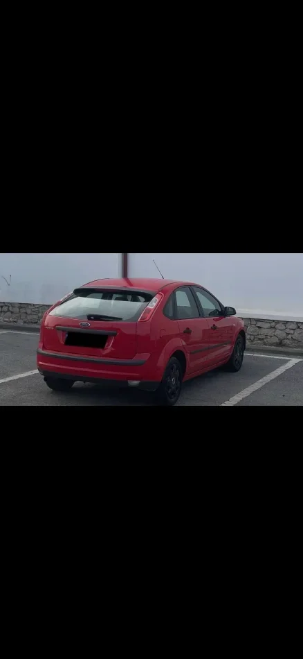 Tirane, shitet makine Ford Focus Benzin+Gaz, e kuqe manuale 300.000 km 2.300 €