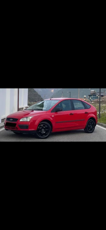 Tirane, shitet makine Ford Focus Benzin+Gaz, e kuqe manuale 300.000 km 2.300 €