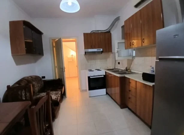 Tirane, jepet me qera apartament 1+1 Kati 1, 50 m² 400 € (Prane Cirkut Te Tiranes)
