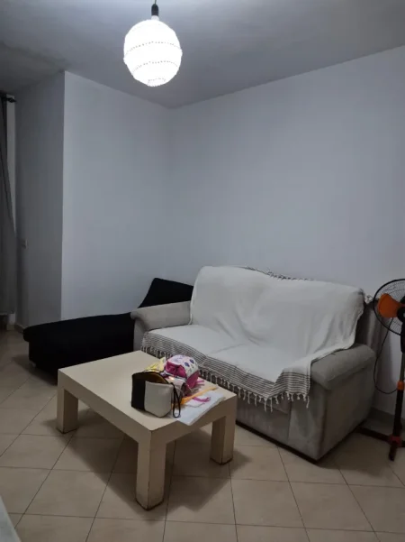 Tirane, jepet me qera apartament 2+1+Ballkon Kati 4, 72 m² 400 € (Prane 2 Palmave)