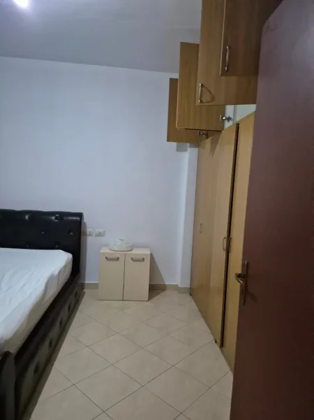 Tirane, jepet me qera apartament 2+1+Ballkon Kati 4, 72 m² 400 € (Prane 2 Palmave)
