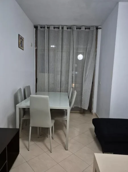 Tirane, jepet me qera apartament 2+1+Ballkon Kati 4, 72 m² 400 € (Prane 2 Palmave)