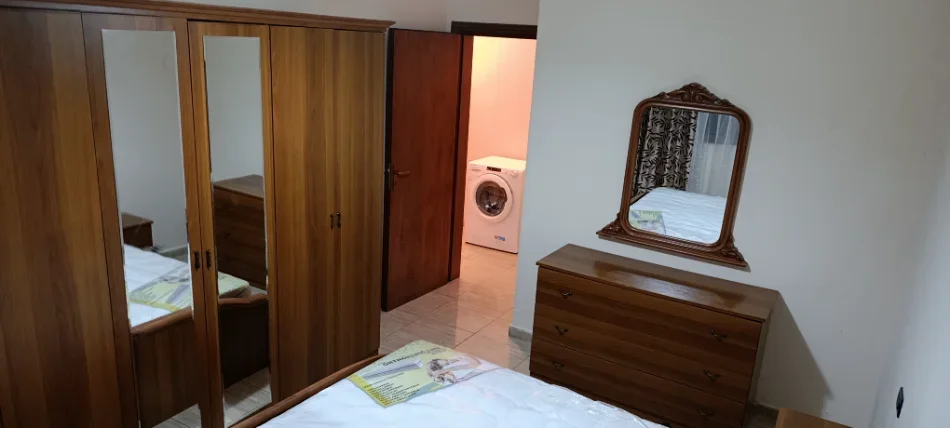 jap me qera shtepi 2+1+Ballkon Kati 1, 96 m² 500 € (rruga Skenderbeg)