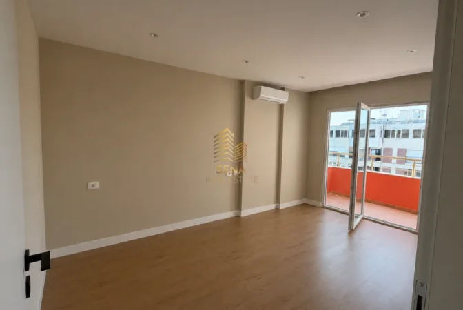 Tirane, shitet apartament 1+1+Ballkon Kati 11, 79 m² 190.800 € (Stacioni i Trenit, Kompleksi Usluga)