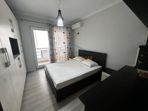 Tirane, jepet me qera apartament 3+1 Kati 6, 115 m² 1.200 € 
