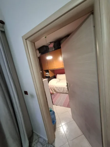 Tirane, shitet apartament 2+1 Kati 4, 107.300 € (Yzberisht)