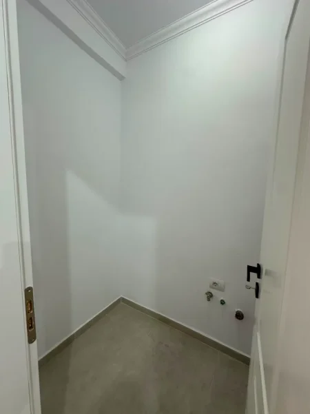 Tirane, jepet me qera apartament 2+1 Kati 3, 120 m² 700 € 