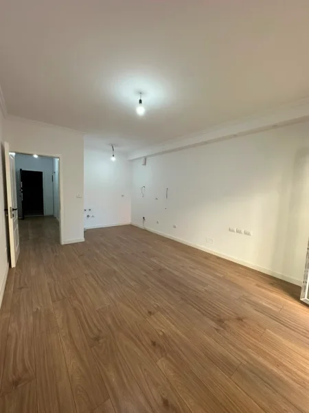Tirane, jepet me qera apartament 2+1 Kati 3, 120 m² 700 € 