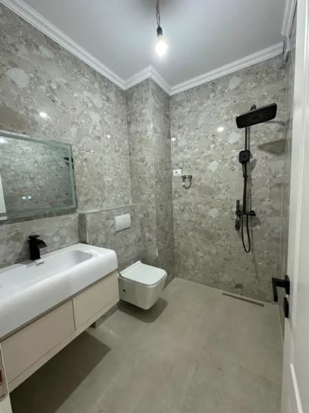Tirane, jepet me qera apartament 2+1 Kati 3, 120 m² 700 € 