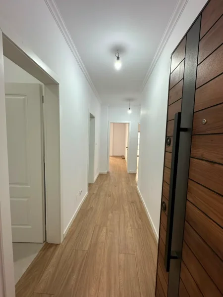 Tirane, jepet me qera apartament 2+1 Kati 3, 120 m² 700 € 