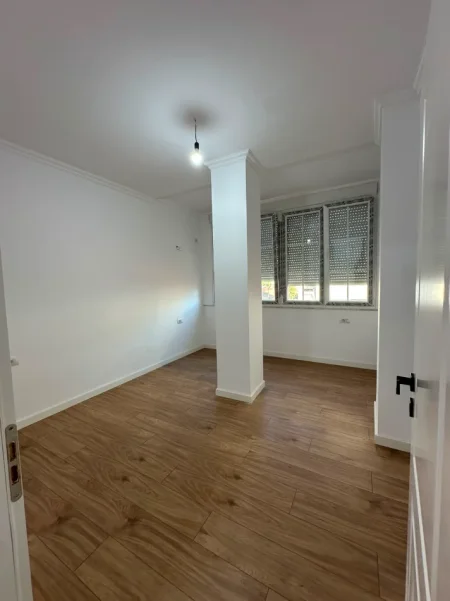 Tirane, jepet me qera apartament 2+1 Kati 3, 120 m² 700 € 