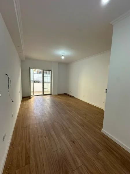 Tirane, jepet me qera apartament 2+1 Kati 3, 120 m² 700 € 