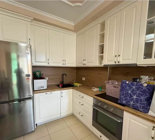 Tirane, jepet me qera apartament 2+1 , 96 m² 750 € (Komuna e Parisit)