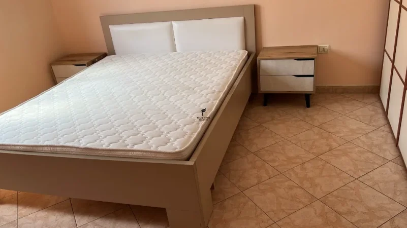 Tirane, jepet me qera apartament 2+1 Kati 4, 76 m² 600 € (RRUGA E ELBASANIT)