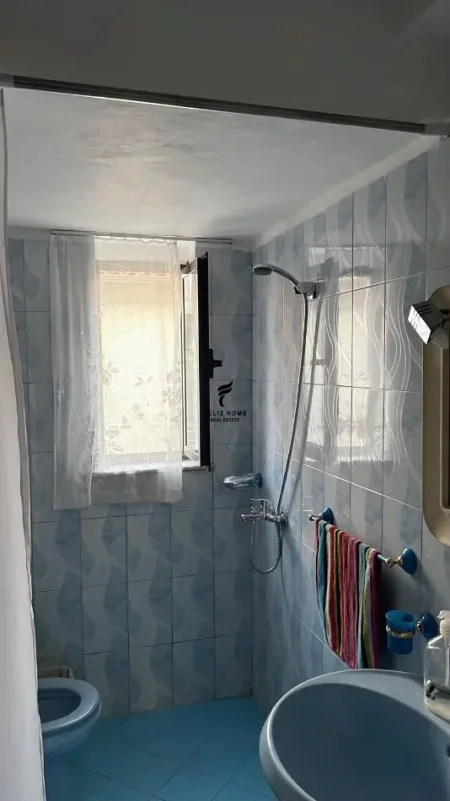 Tirane, jepet me qera apartament 2+1 Kati 4, 76 m² 600 € (RRUGA E ELBASANIT)