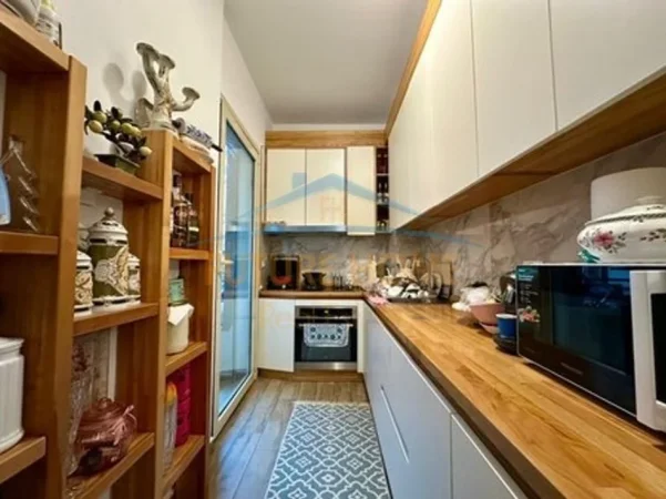 Tirane, shitet apartament 3+1 Kati 3, 123 m² 279.000 € (Liqeni i Thate)