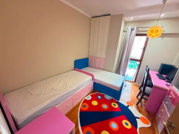 Tirane, jepet me qera apartament 2+1 , 125 m² 850 € (Rruga Fortuzi)