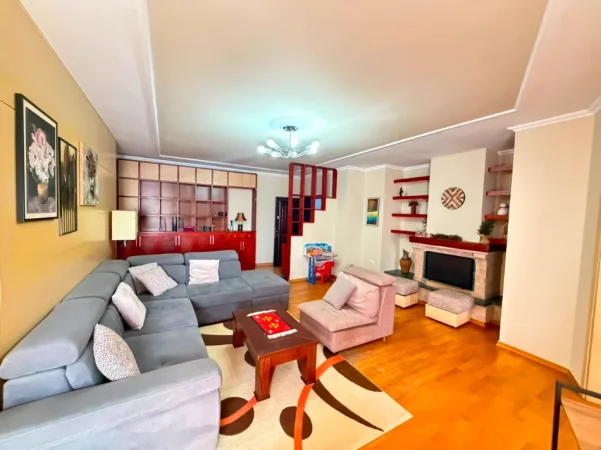 Tirane, jepet me qera apartament 2+1 , 125 m² 850 € (Rruga Fortuzi)