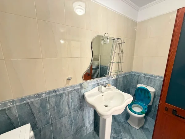 Tirane, jepet me qera apartament 2+1 Kati 3, 125 m² 850 € (Bulevardi Zogu I)