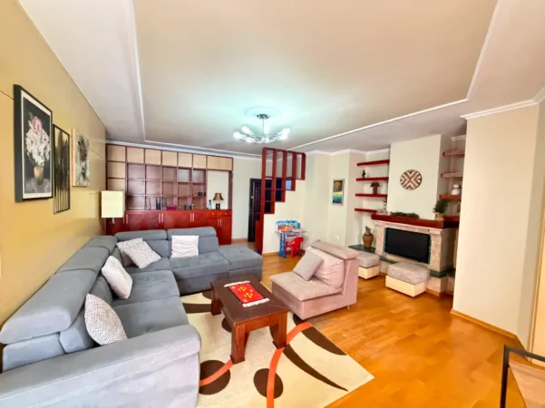 Tirane, jepet me qera apartament 2+1 Kati 3, 125 m² 850 € (Bulevardi Zogu I)