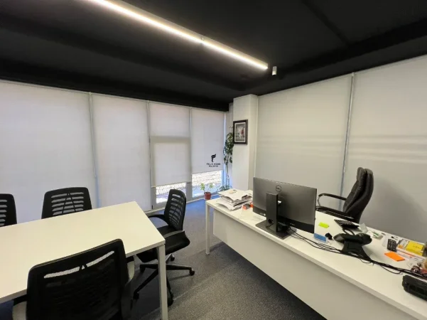 Tirane, jepet me qera zyre Kati 2, 72 m² 1.100 € (PAZARI I RI)
