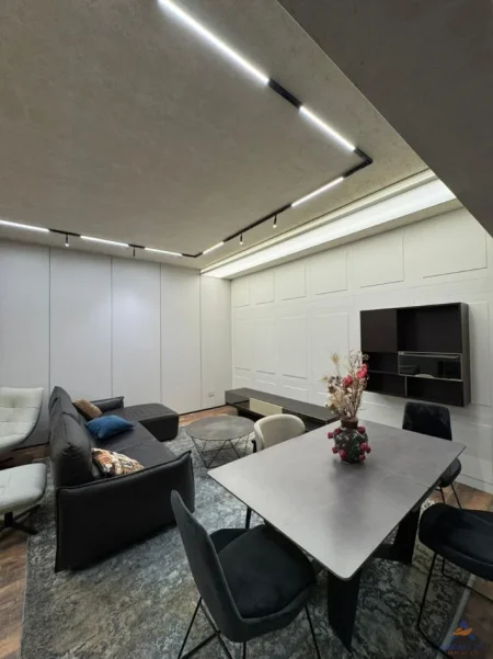 Tirane, jepet me qera apartament 2+1+Ballkon Kati 11, 118 m² 