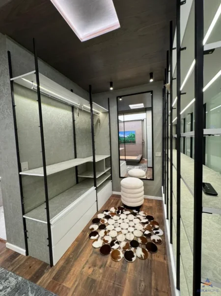 Tirane, jepet me qera apartament 2+1+Ballkon Kati 11, 118 m² 