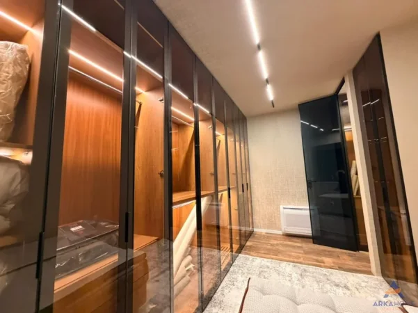 Tirane, jepet me qera apartament 2+1+Ballkon Kati 11, 118 m² 
