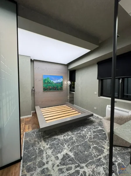 Tirane, jepet me qera apartament 2+1+Ballkon Kati 11, 118 m² 