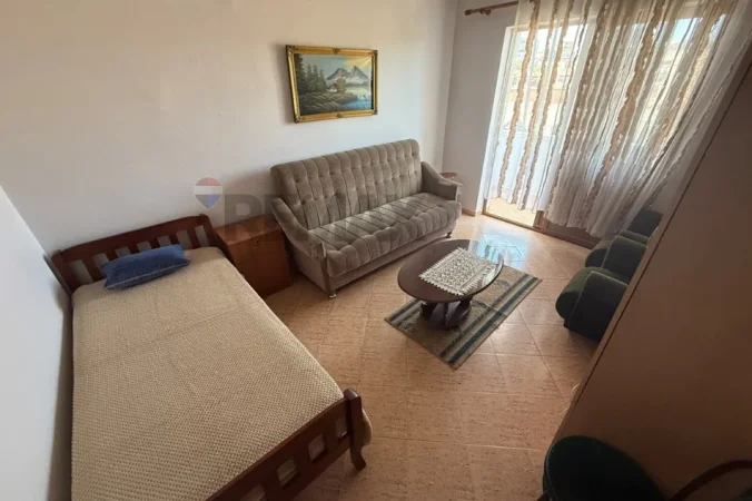 Tirane, jepet me qera apartament 2+1 Kati 4, 85 m² 460 € (Laprake)