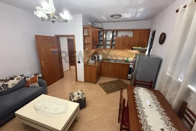 Tirane, jepet me qera apartament 2+1 Kati 4, 85 m² 460 € (Laprake)