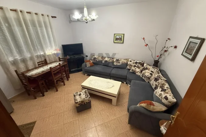 Tirane, jepet me qera apartament 2+1 Kati 4, 85 m² 460 € (Laprake)