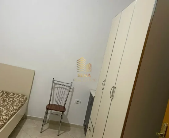 Tirane, jepet me qera apartament 1+1 Kati 1, 58 m² 360 € (Rruga 5 Maji)