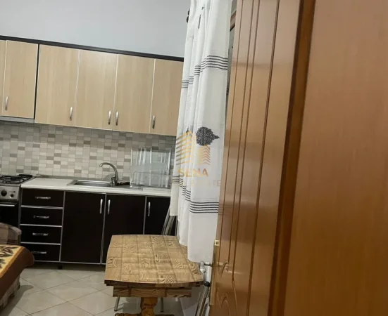 Tirane, jepet me qera apartament 1+1 Kati 1, 58 m² 360 € (Rruga 5 Maji)