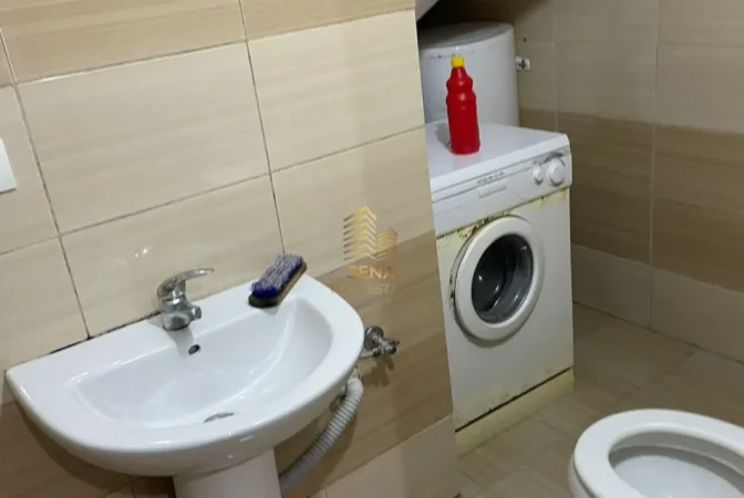 Tirane, jepet me qera apartament 1+1 Kati 1, 58 m² 360 € (Rruga 5 Maji)