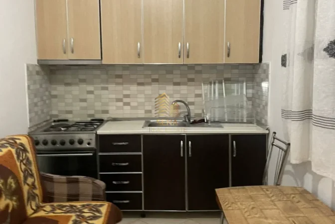Tirane, jepet me qera apartament 1+1 Kati 1, 58 m² 360 € (Rruga 5 Maji)