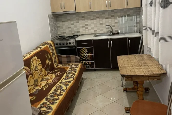 Tirane, jepet me qera apartament 1+1 Kati 1, 58 m² 360 € (Rruga 5 Maji)
