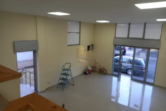 Tirane, jepet me qera ambjent biznesi Kati 0, 72 m² 700 € (Selite)