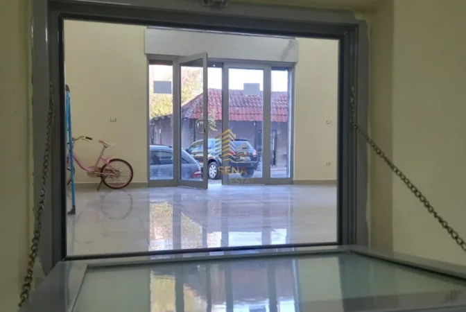 Tirane, jepet me qera ambjent biznesi Kati 0, 72 m² 700 € (Selite)